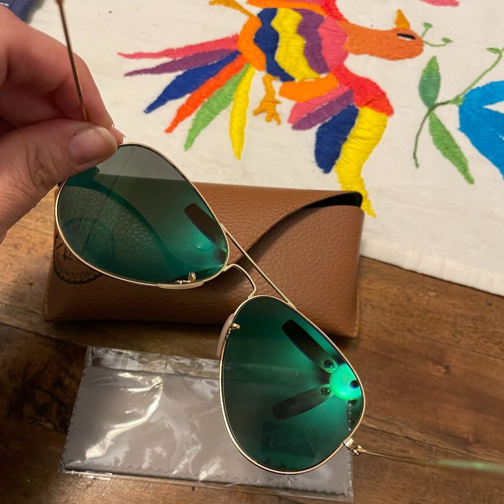 EUC Gold Ray-Ban AVIATOR FLASH Polarized Green Flash Lens Case & Cleaning Cloth - Picture 3 of 6